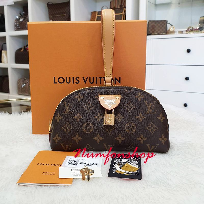 ขายแล้วค่ะ Louis Vuitton Monogram Pochette LV Moon Limited Bag  เจ้าของลองถือไปที